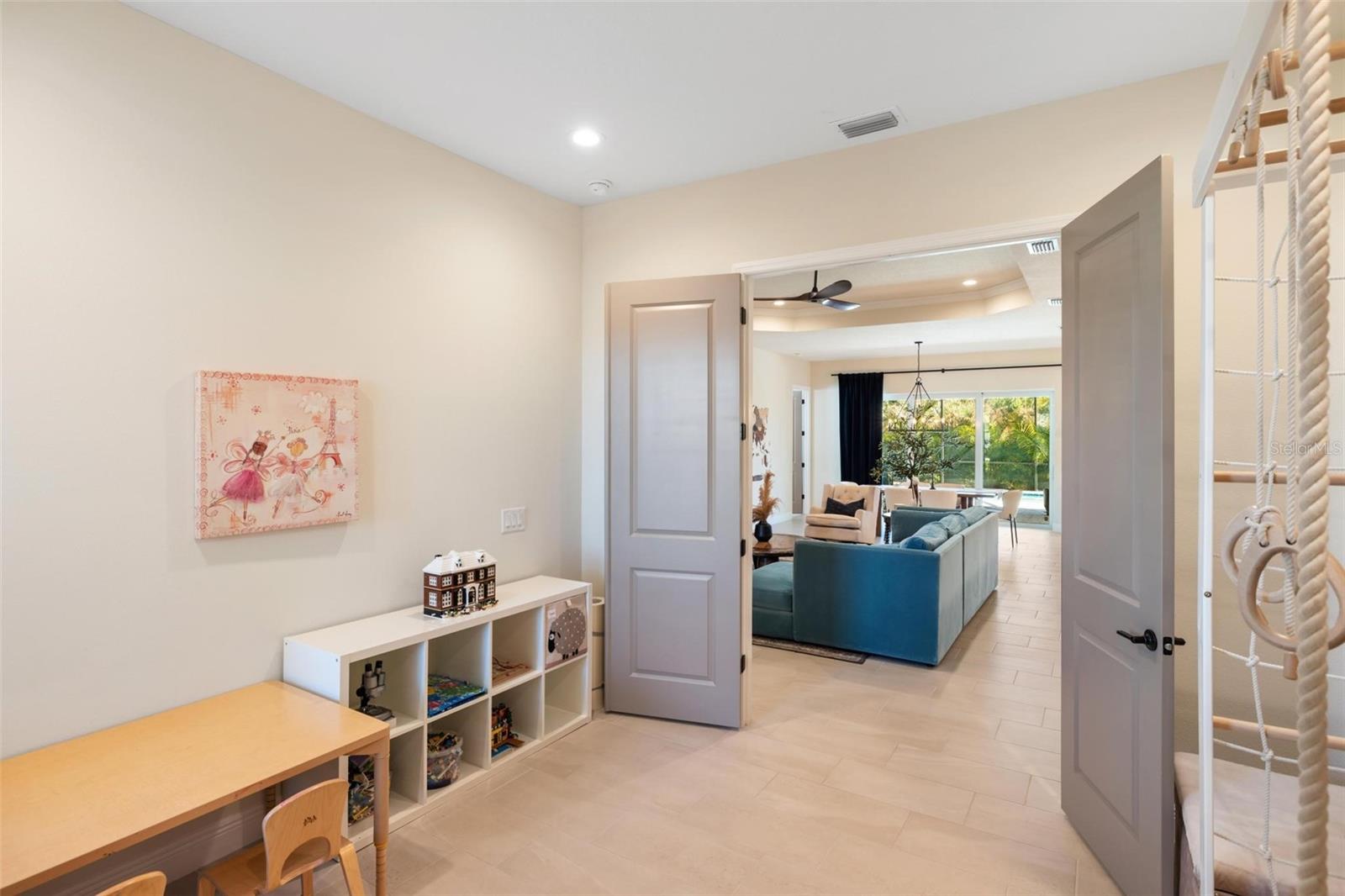 Image 39 of 91 For 12492 Davie Court