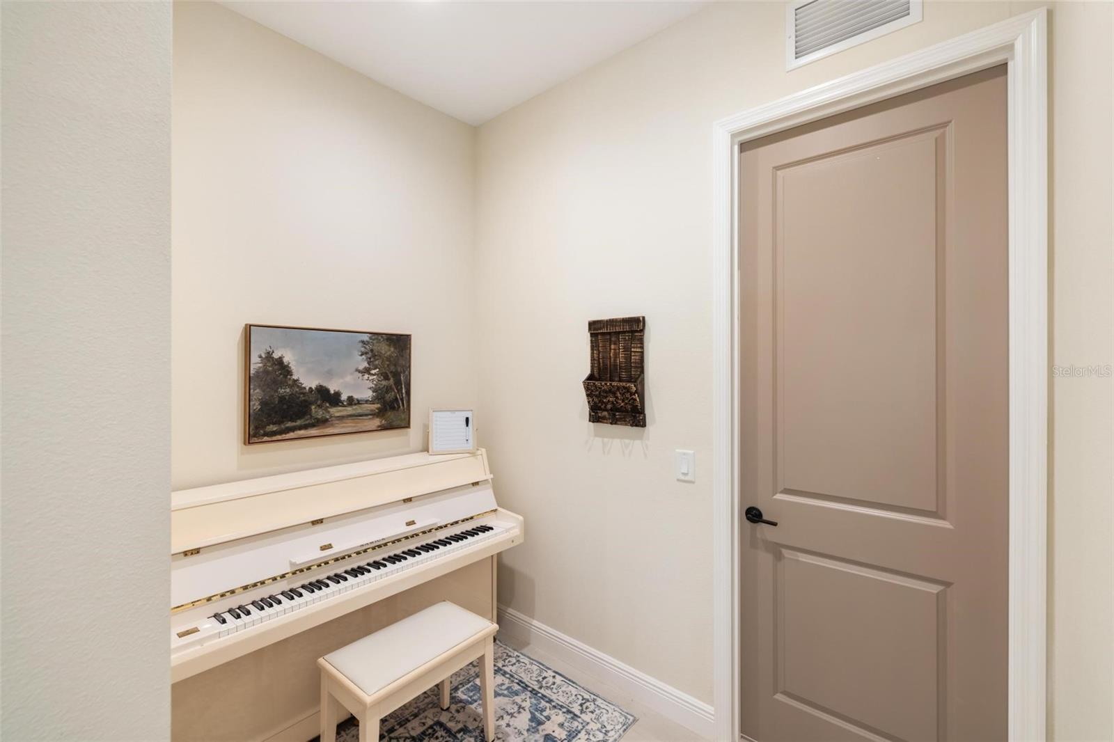 Image 47 of 91 For 12492 Davie Court