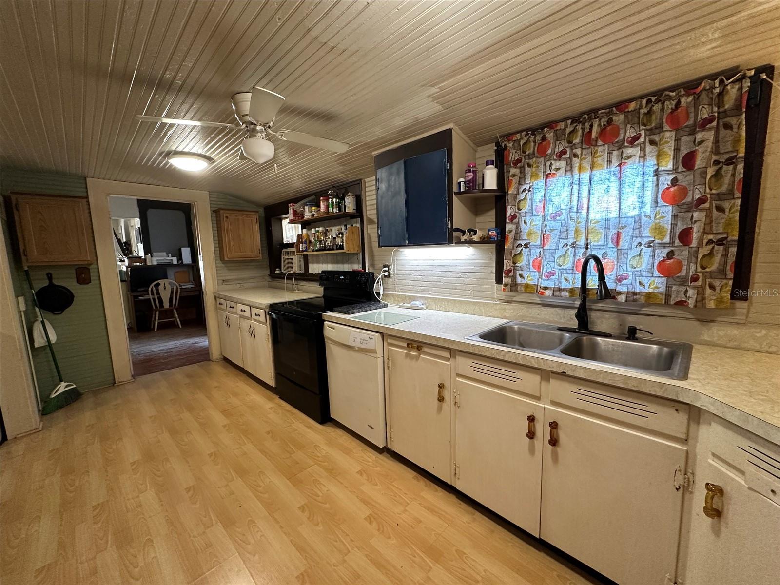 Image 27 of 46 For 513 Main Street