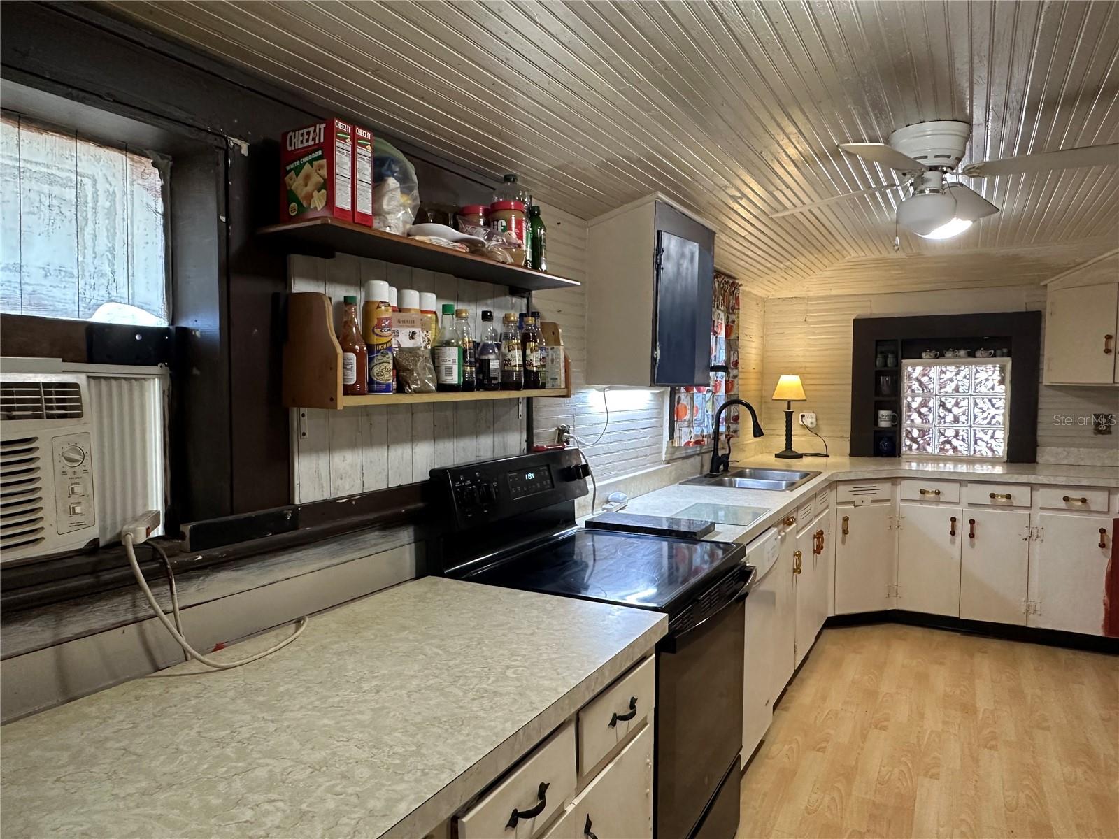 Image 28 of 46 For 513 Main Street