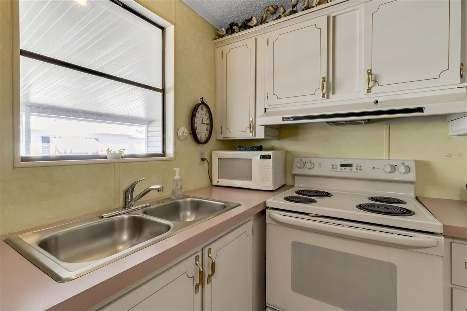 Image 16 of 69 For 10315 Cortez Road W 26j