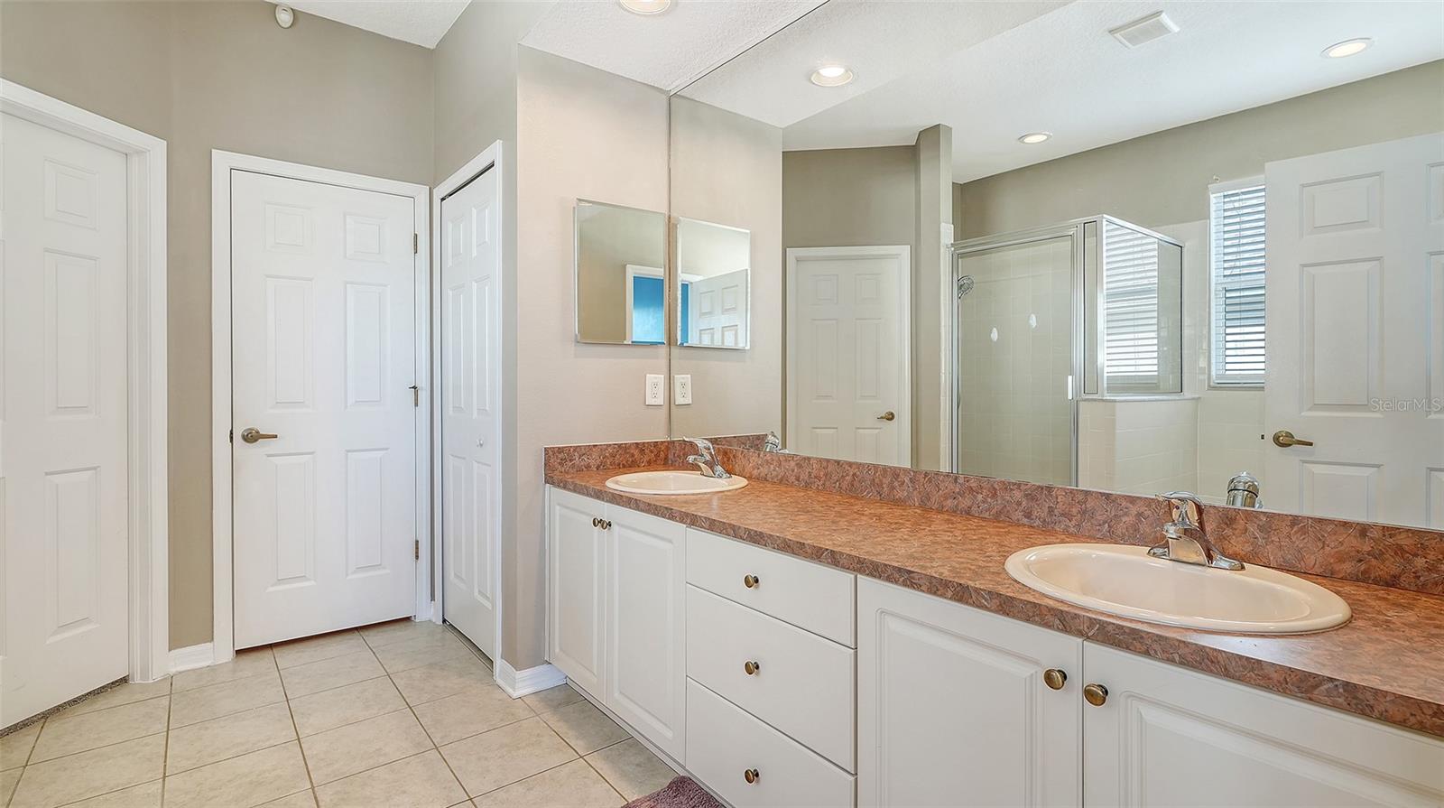 Image 22 of 52 For 5914 53rd Lane E