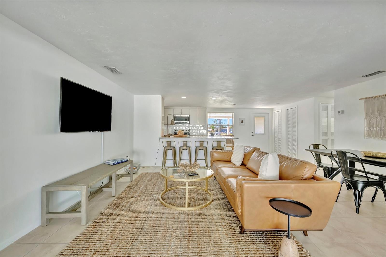 Image 11 of 35 For 6426 Colonial Drive