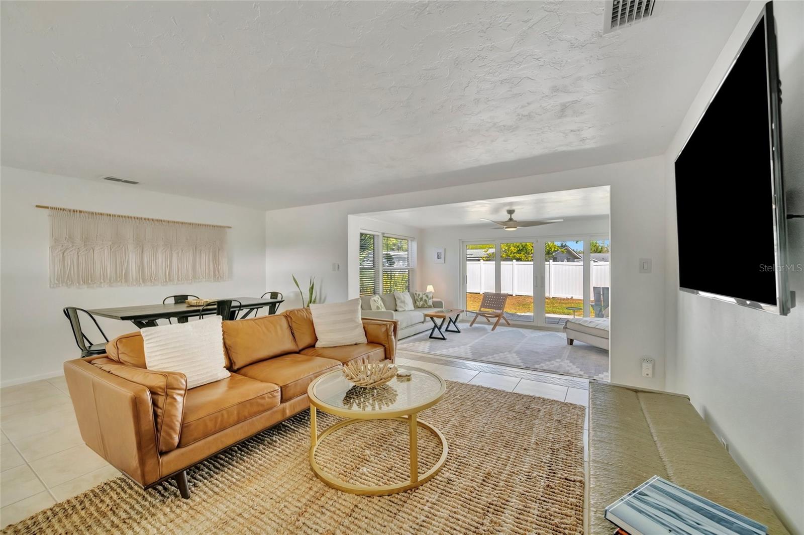 Image 14 of 35 For 6426 Colonial Drive