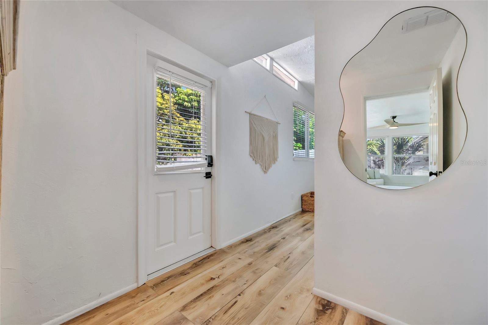 Image 22 of 35 For 6426 Colonial Drive