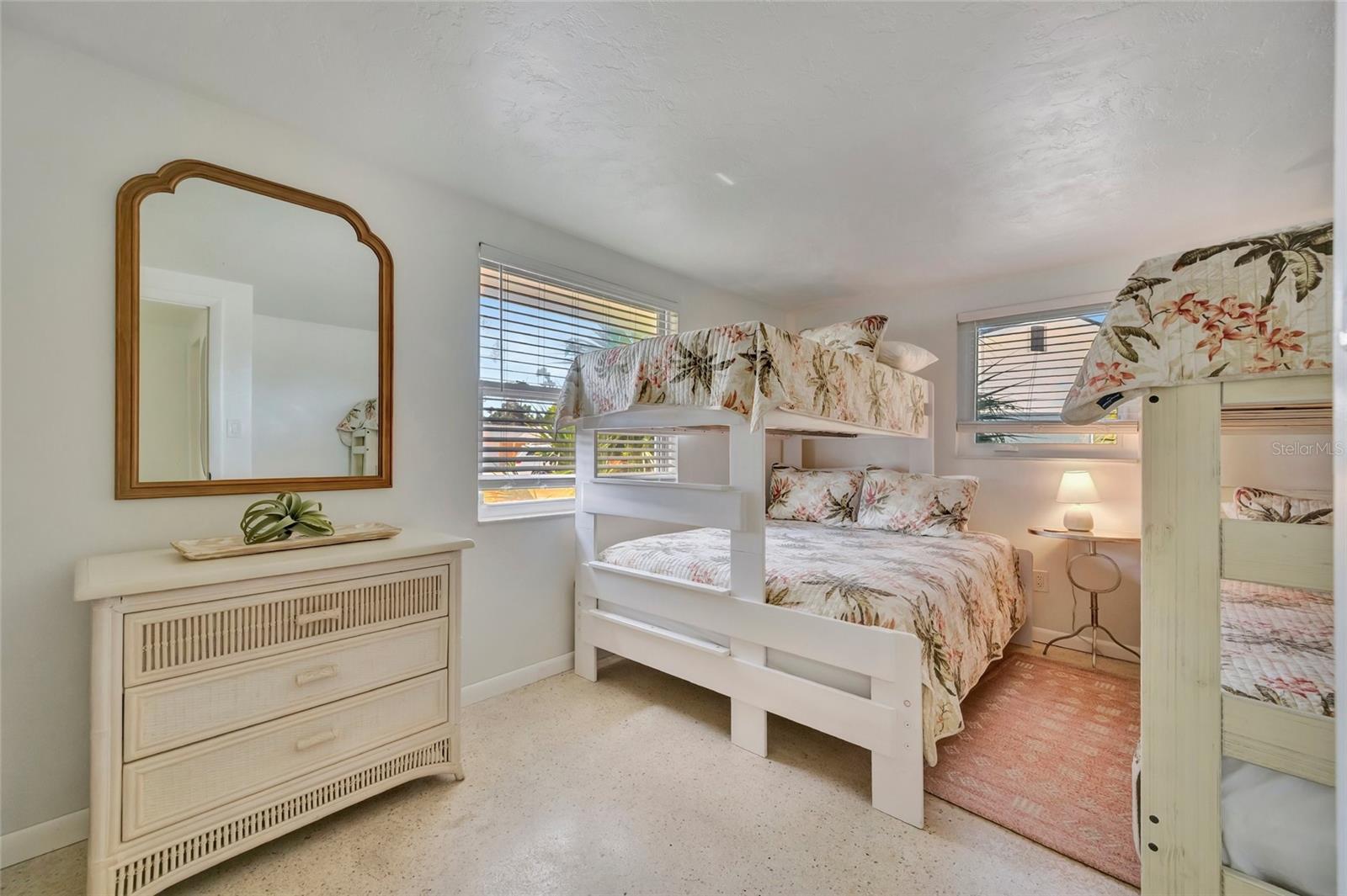 Image 23 of 35 For 6426 Colonial Drive