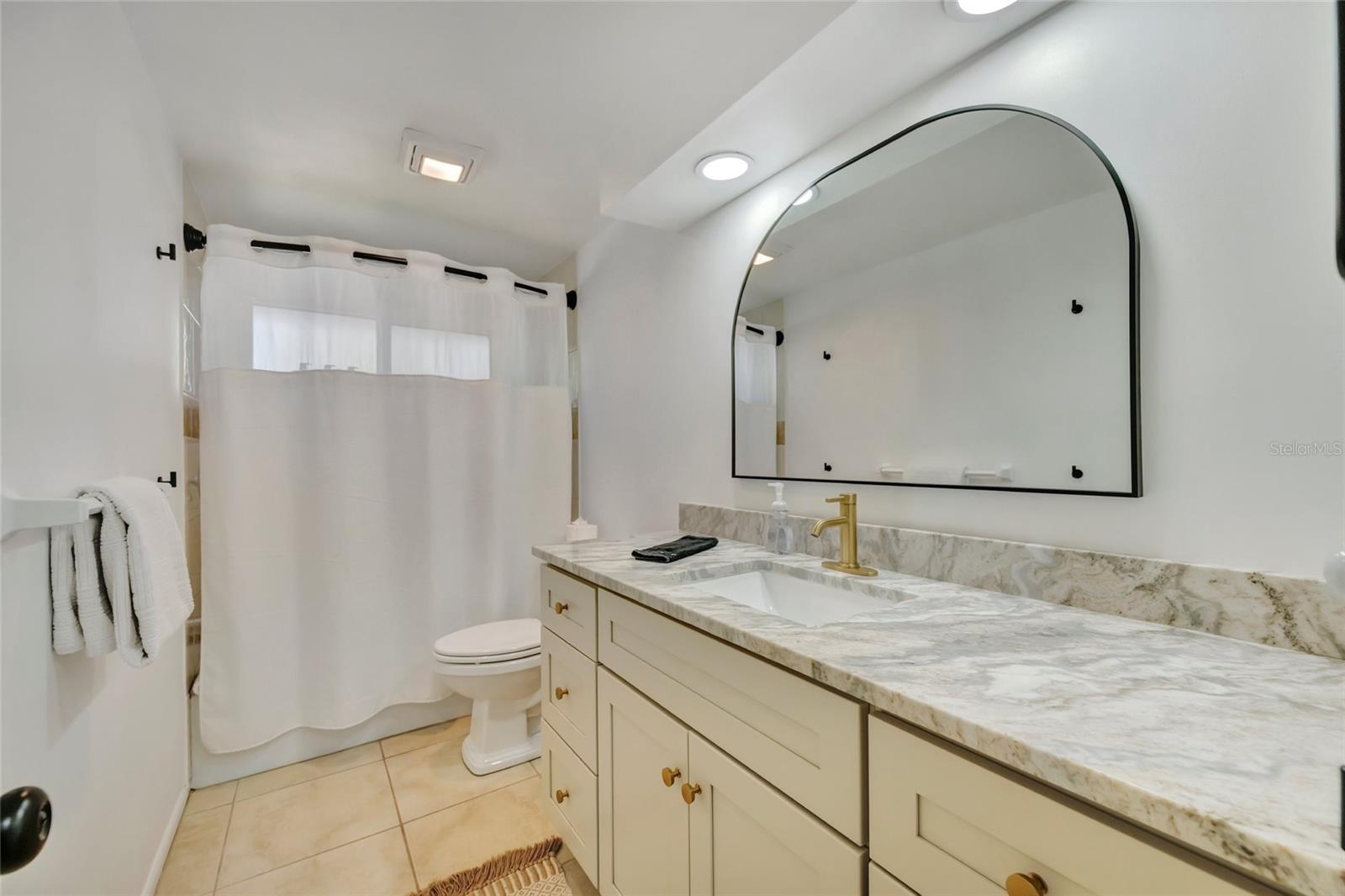 Image 27 of 35 For 6426 Colonial Drive