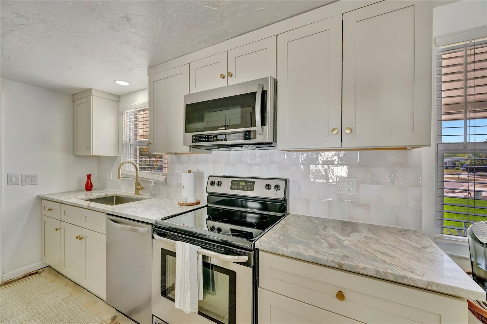 Image 6 of 35 For 6426 Colonial Drive