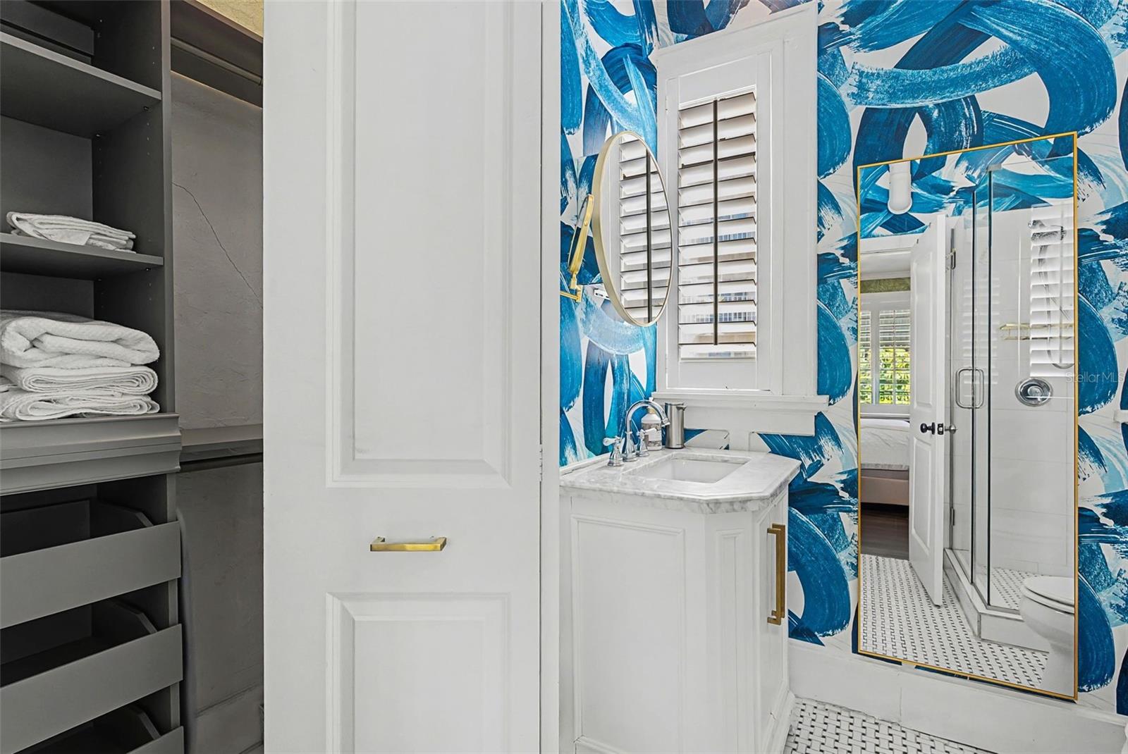 Listing photo id 13 for 210 17th Street W 21