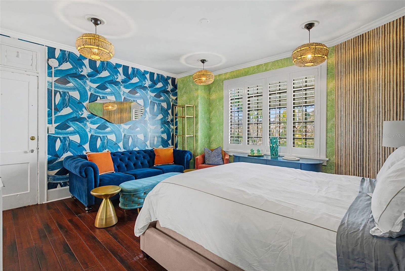 Listing photo id 14 for 210 17th Street W 21