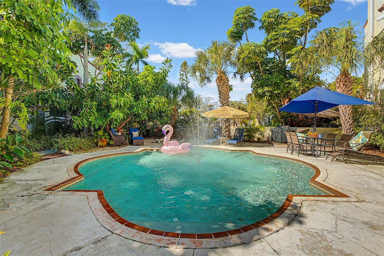 Listing photo id 15 for 210 17th Street W 21