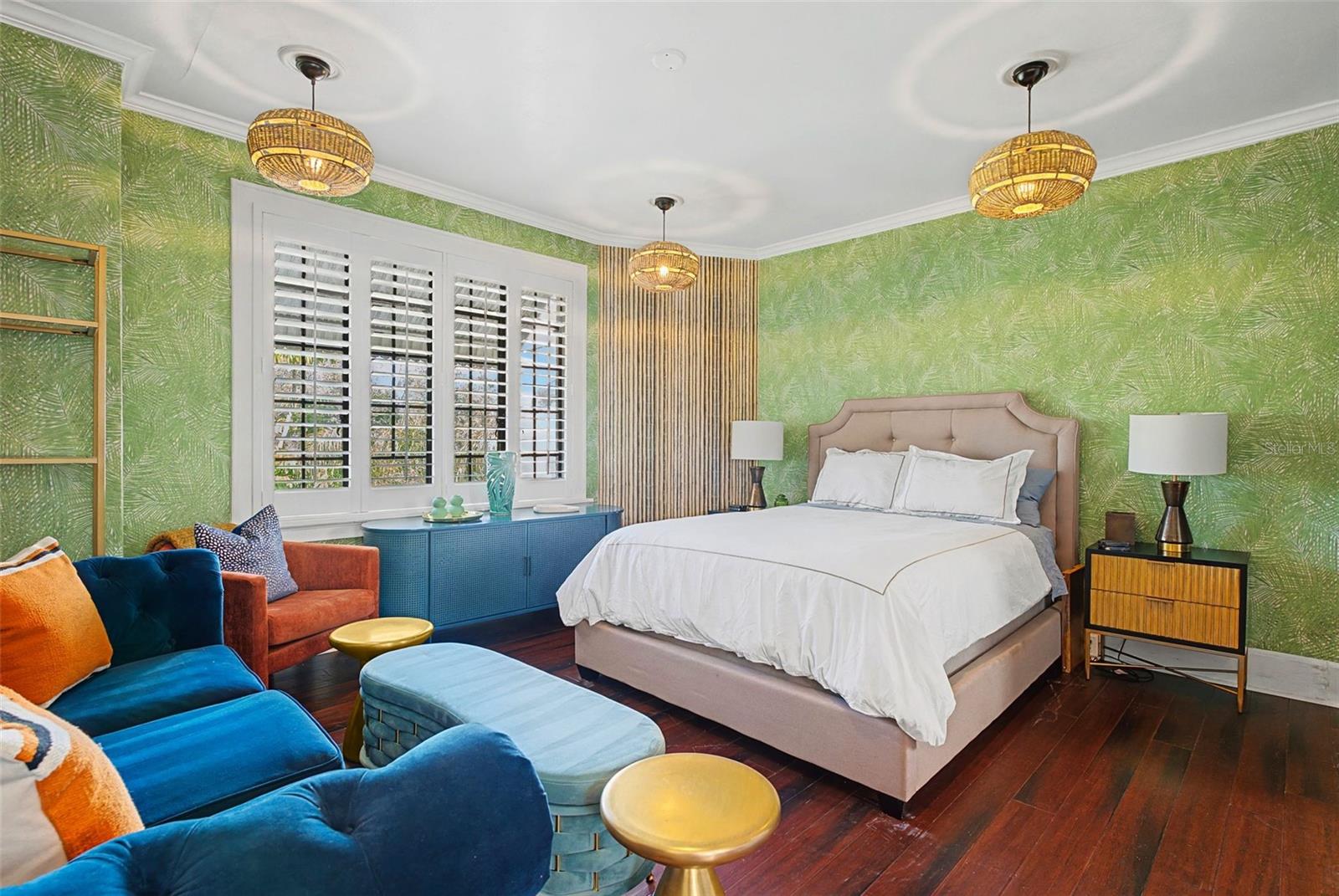 Listing photo id 1 for 210 17th Street W 21