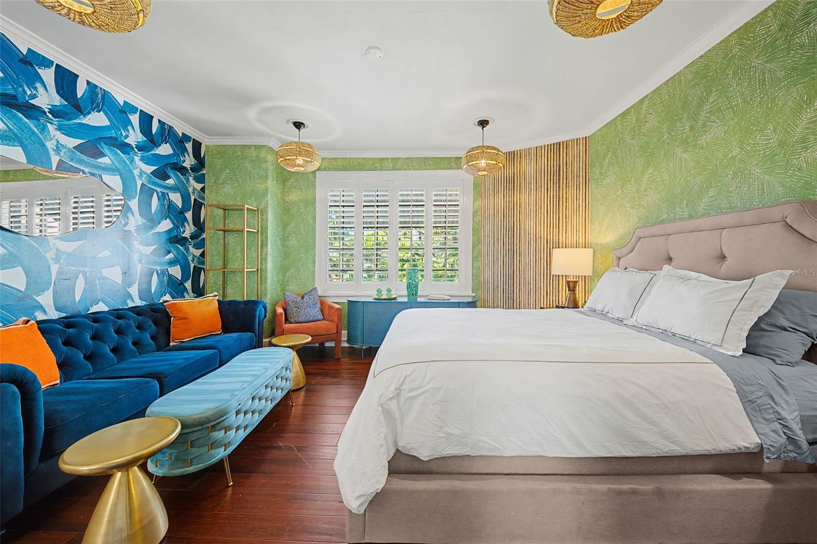 Listing photo id 2 for 210 17th Street W 21