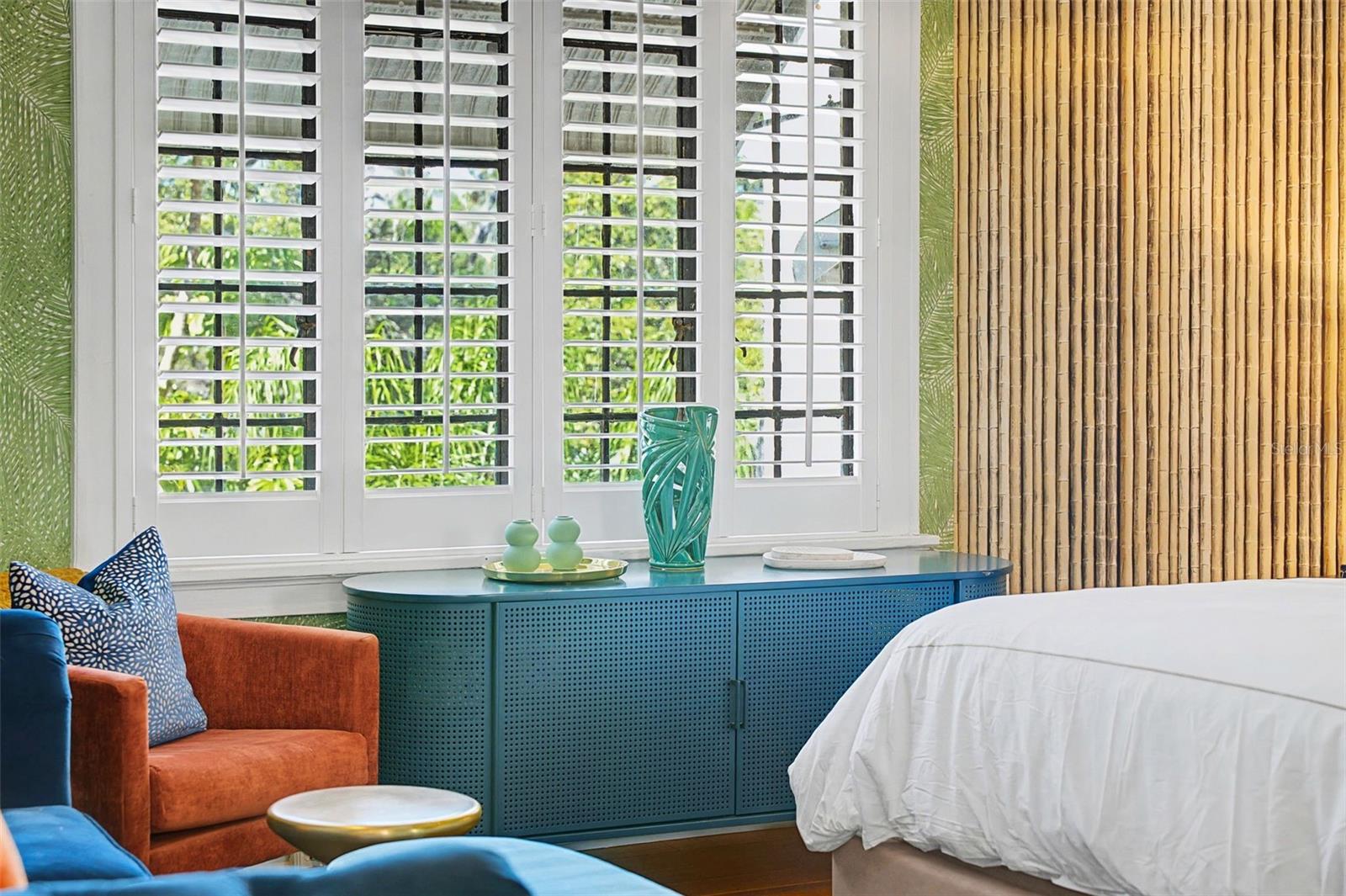 Listing photo id 3 for 210 17th Street W 21