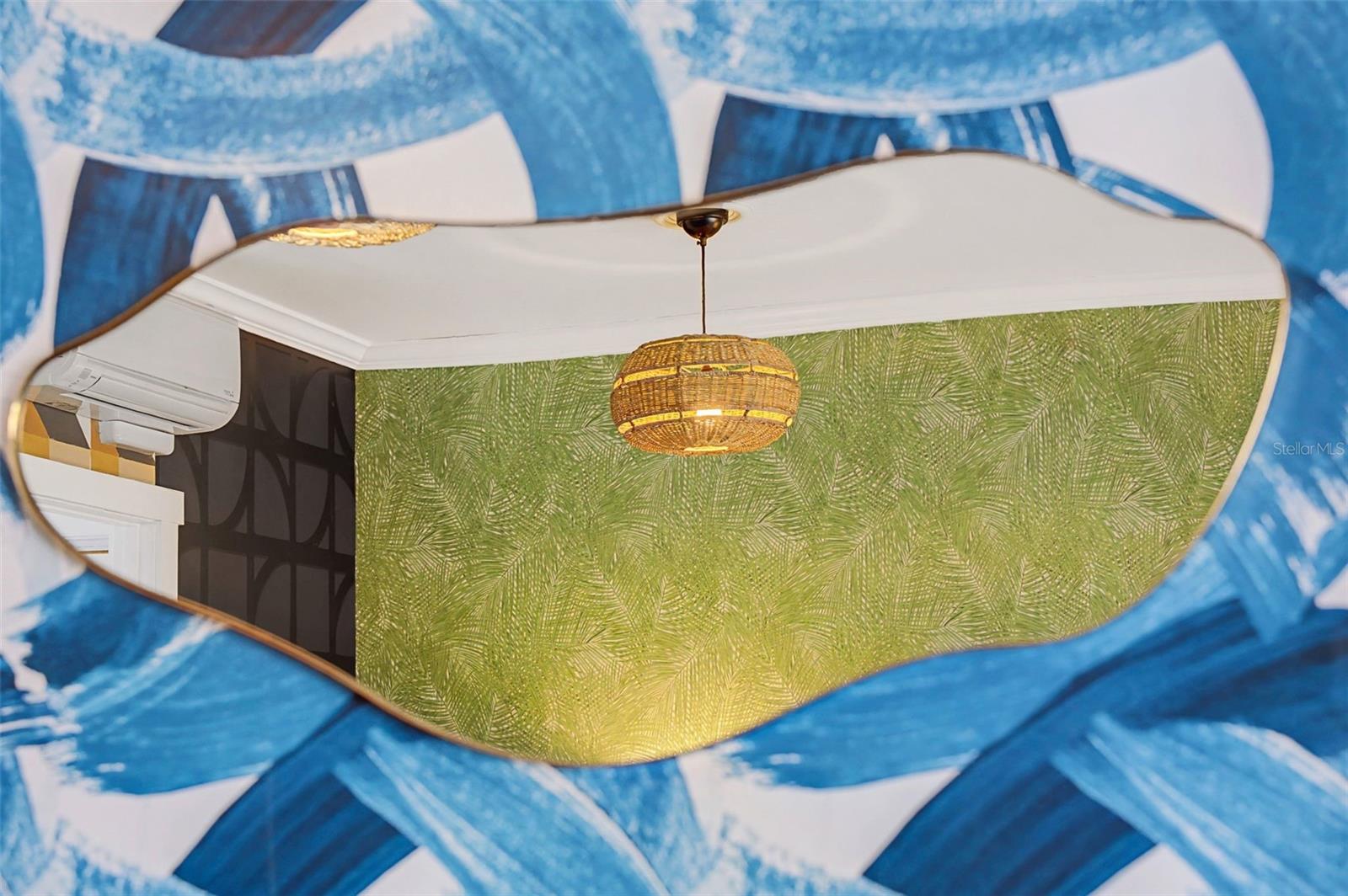 Listing photo id 5 for 210 17th Street W 21