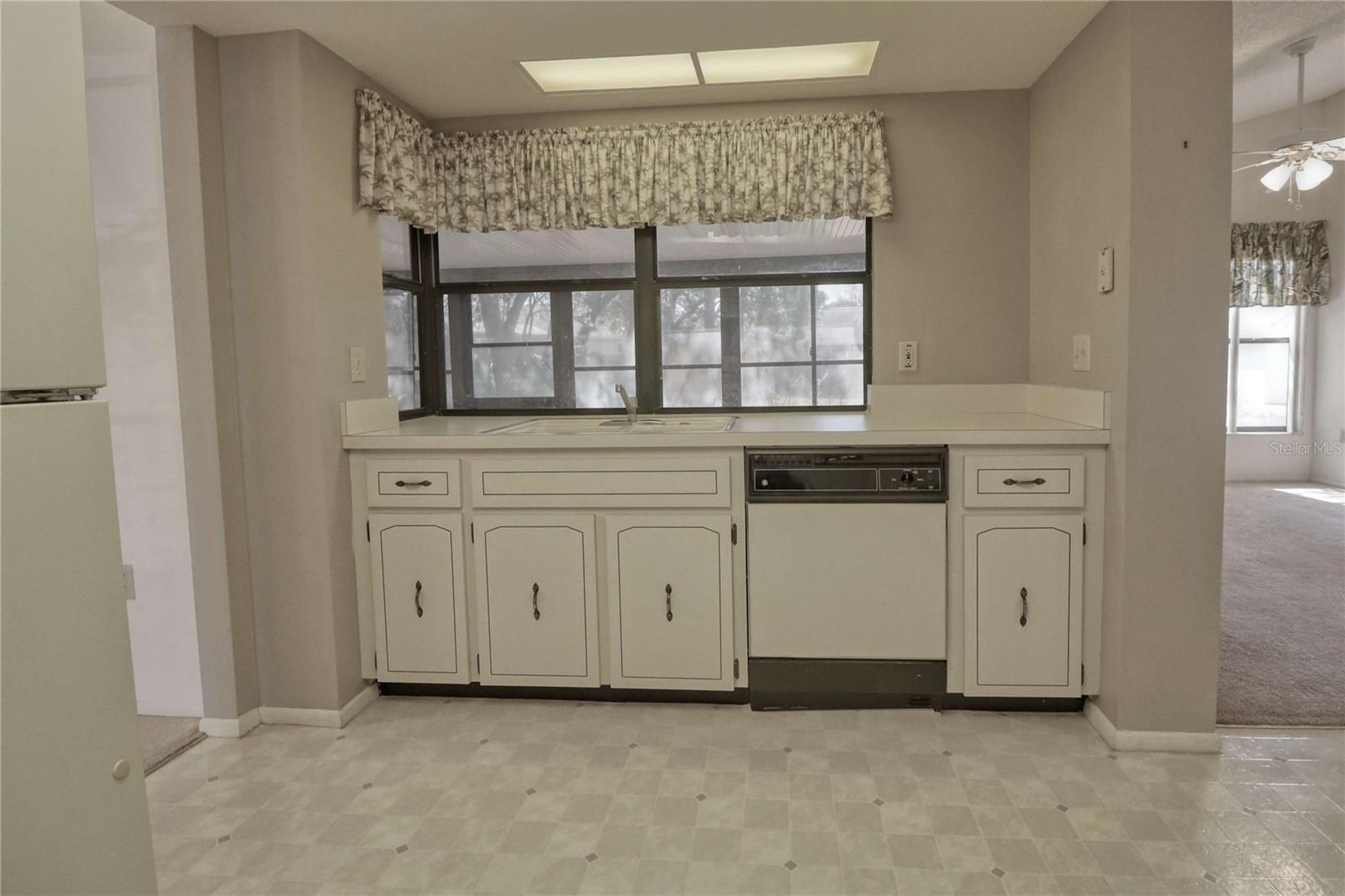 Image 14 of 43 For 7328 Flyway Drive