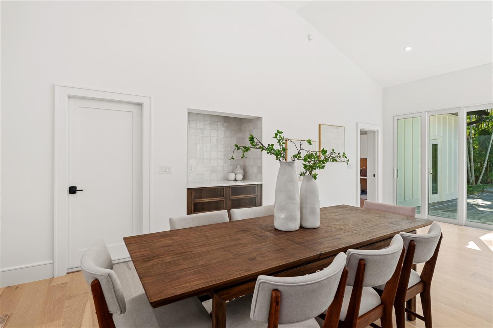 Image 11 of 39 For 1834 Bougainvillea Street