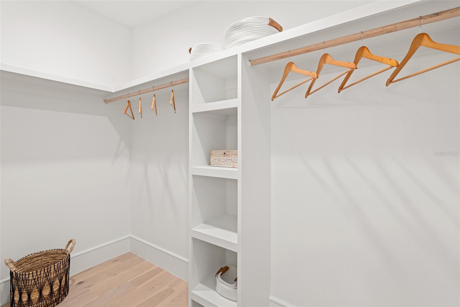 Image 20 of 39 For 1834 Bougainvillea Street