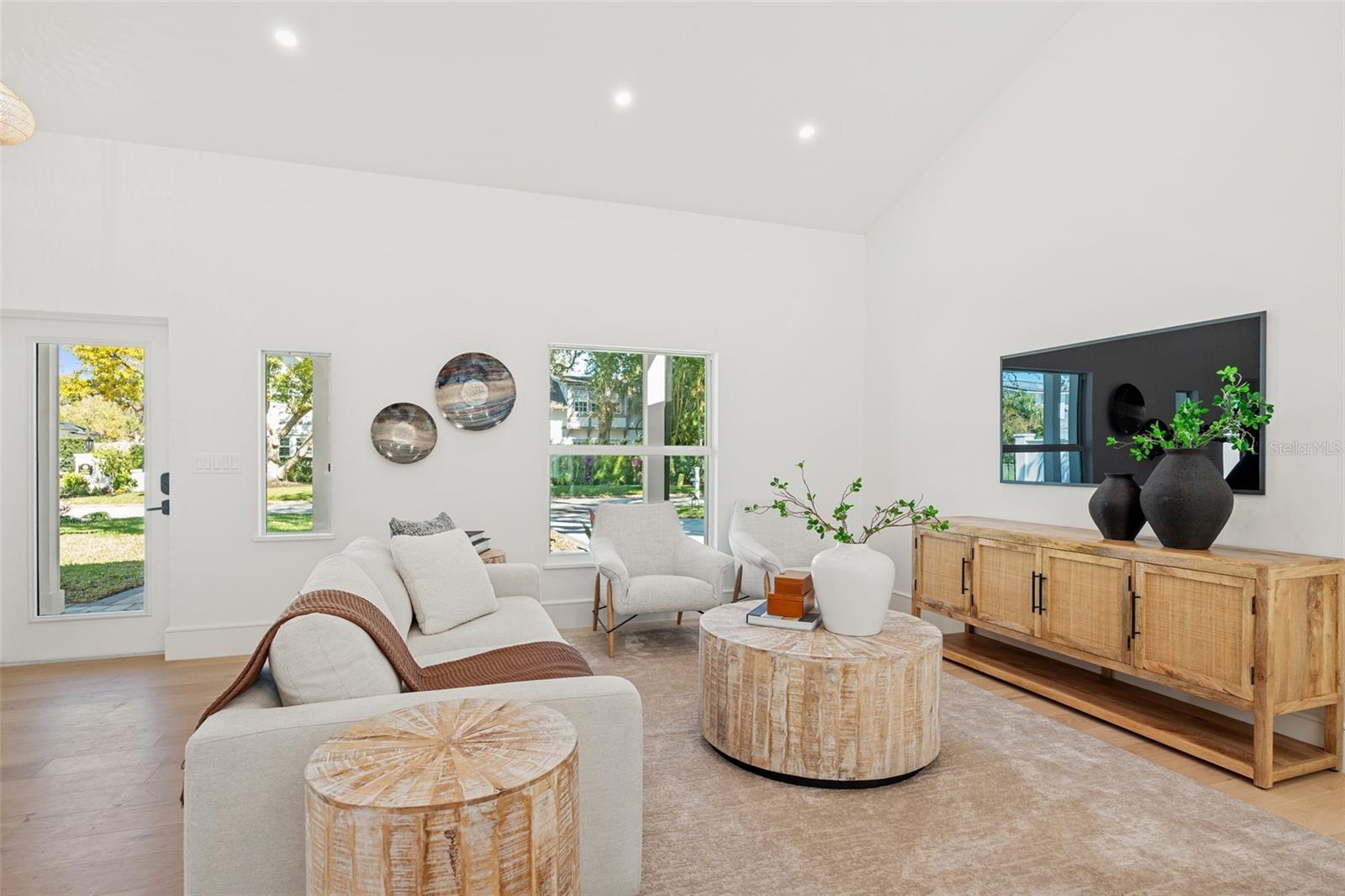 Image 3 of 39 For 1834 Bougainvillea Street