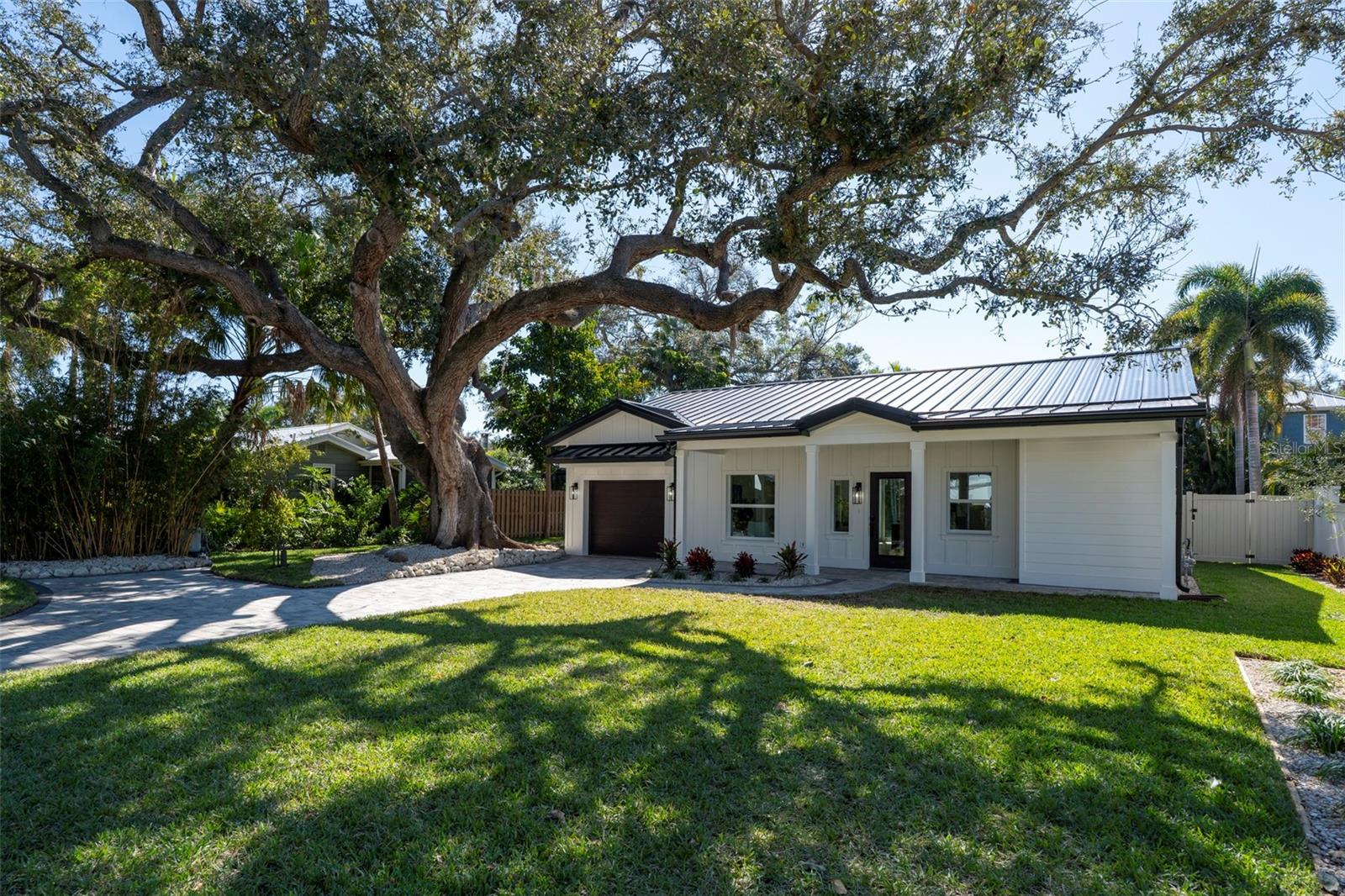 Image 35 of 39 For 1834 Bougainvillea Street