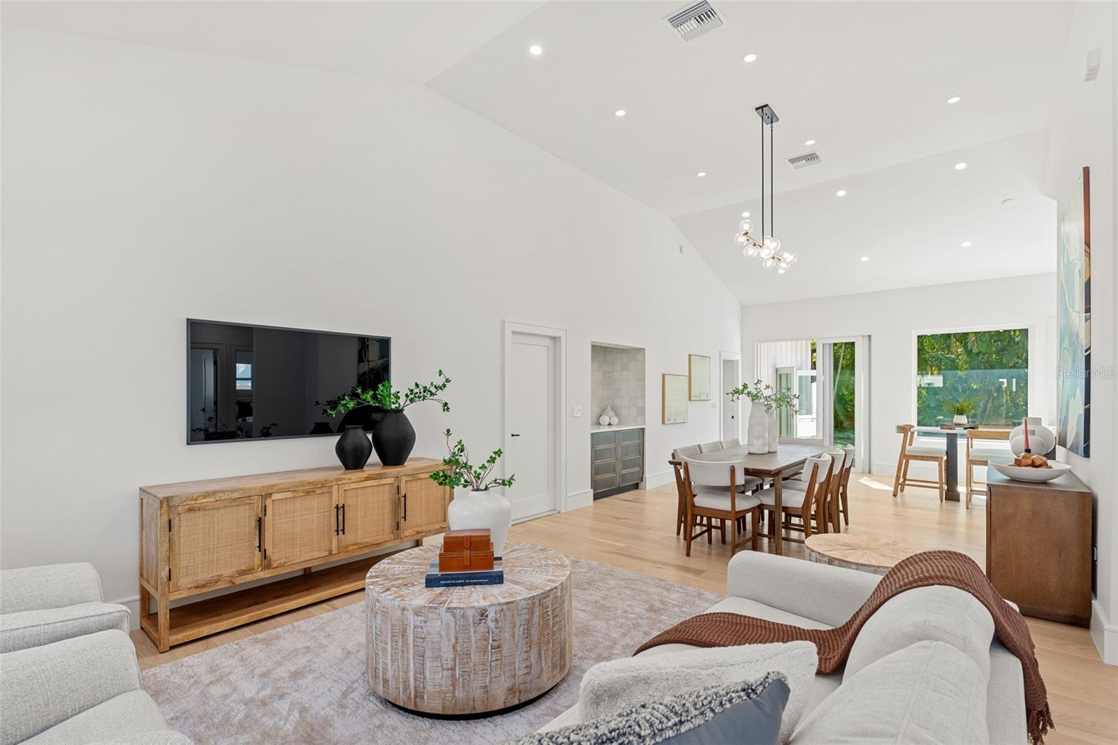 Image 4 of 39 For 1834 Bougainvillea Street