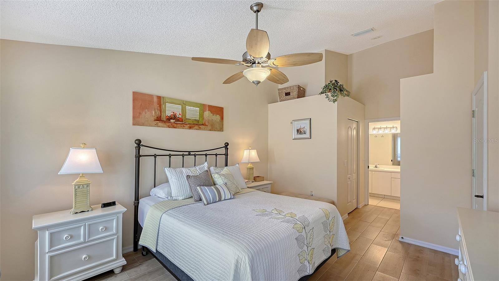 Image 18 of 45 For 4655 Tower Hill Lane 2422