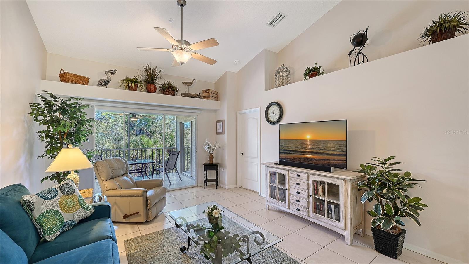 Image 5 of 45 For 4655 Tower Hill Lane 2422