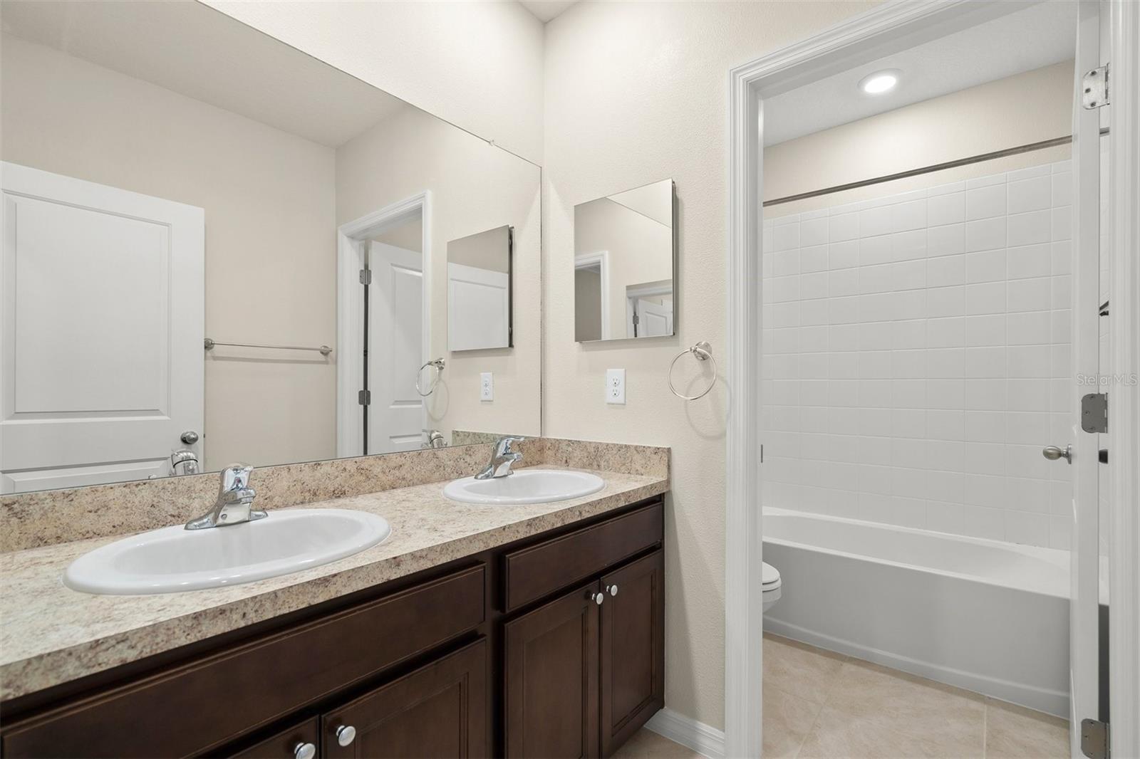 Image 37 of 48 For 2927 Greenleaf Terrace