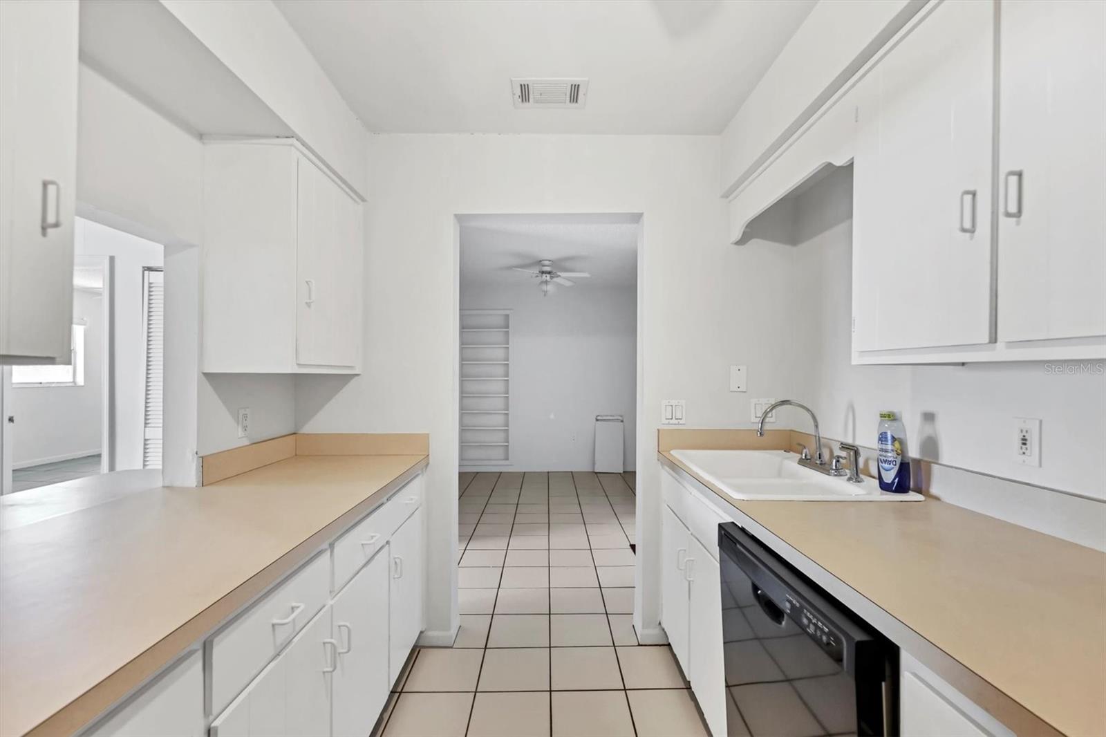 Image 13 of 31 For 5503 Fountain Lake Circle A204