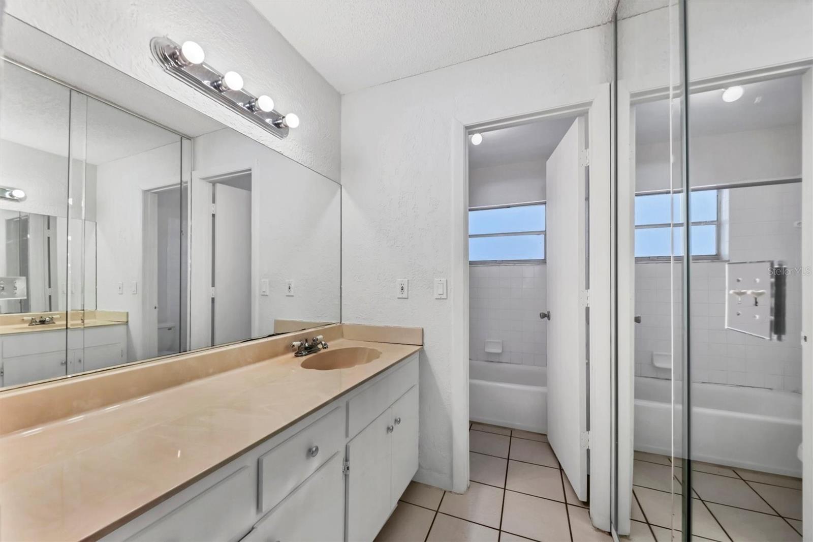 Image 17 of 31 For 5503 Fountain Lake Circle A204