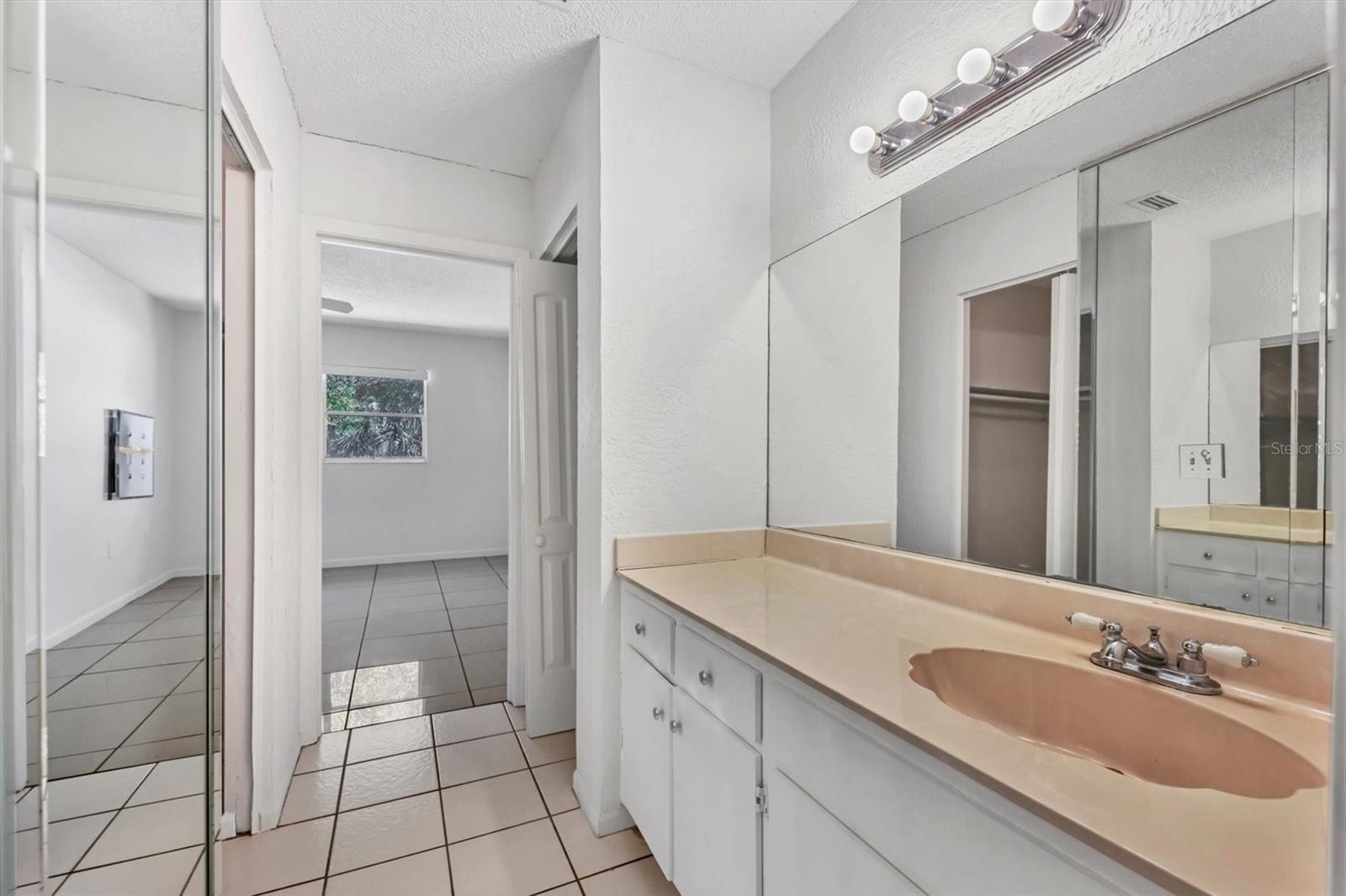 Image 18 of 31 For 5503 Fountain Lake Circle A204