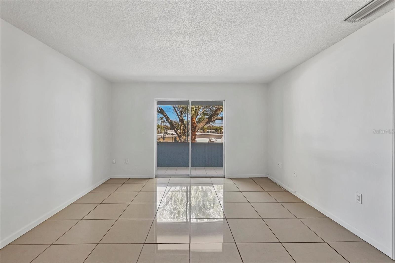 Image 3 of 31 For 5503 Fountain Lake Circle A204