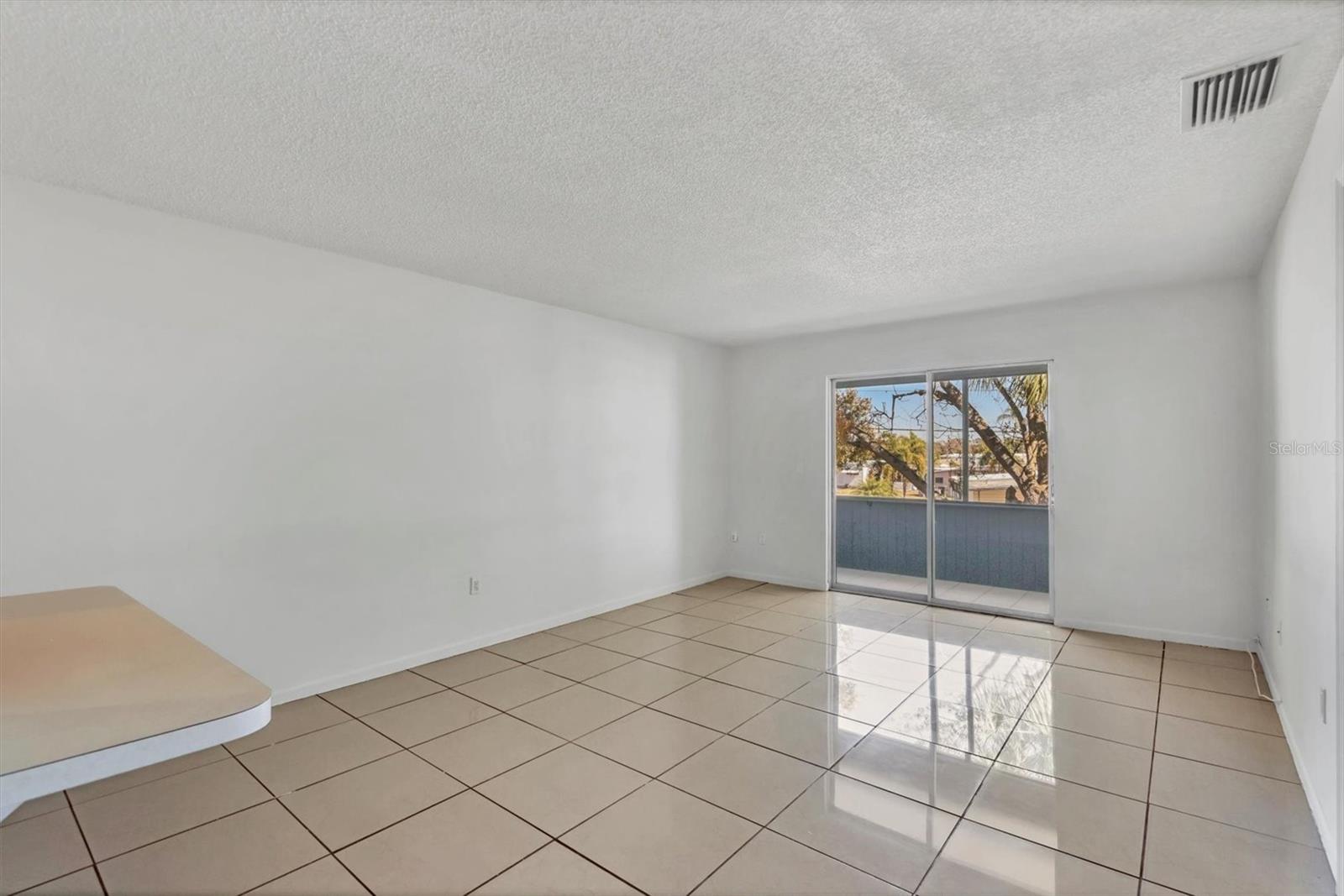 Image 4 of 31 For 5503 Fountain Lake Circle A204