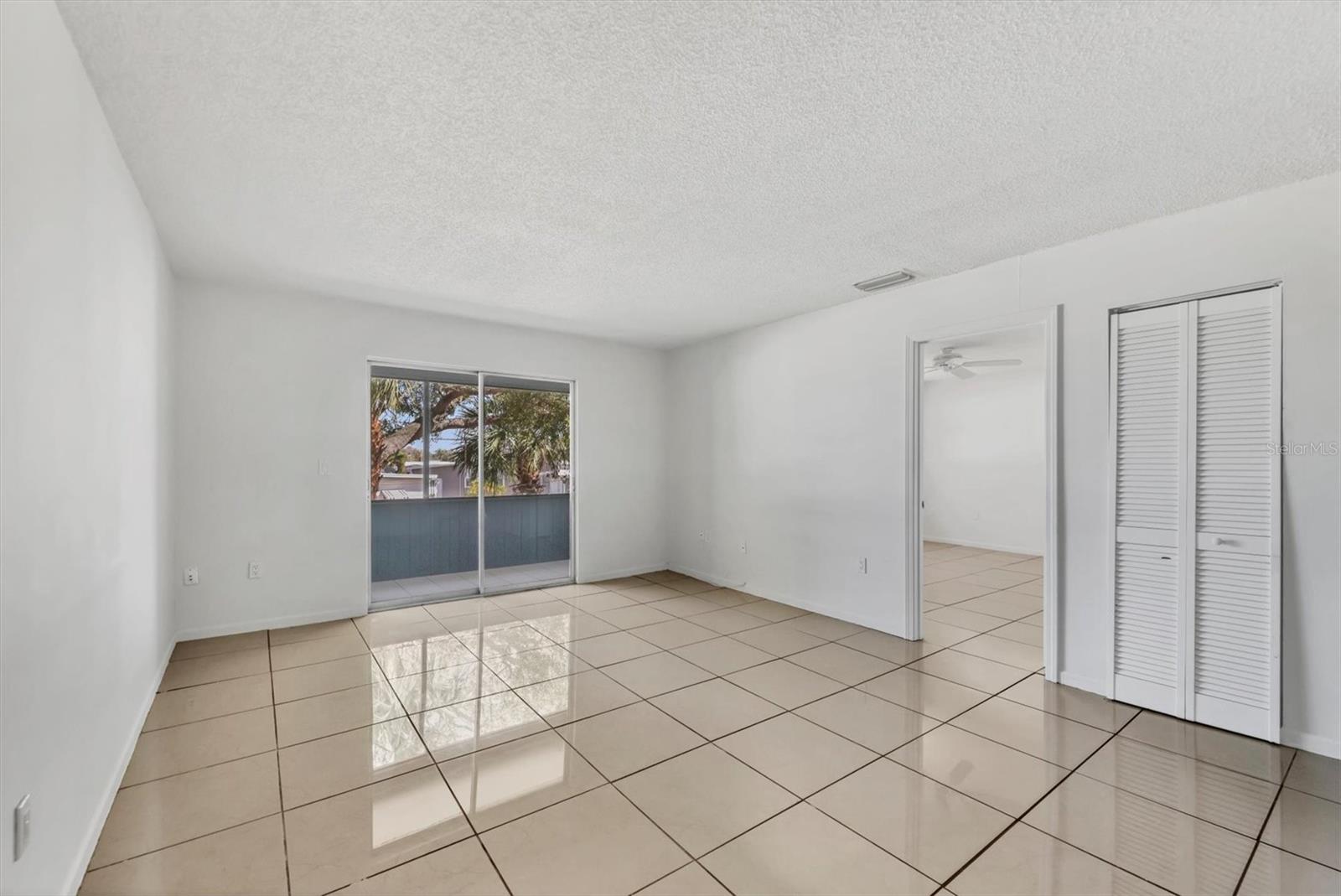 Image 5 of 31 For 5503 Fountain Lake Circle A204