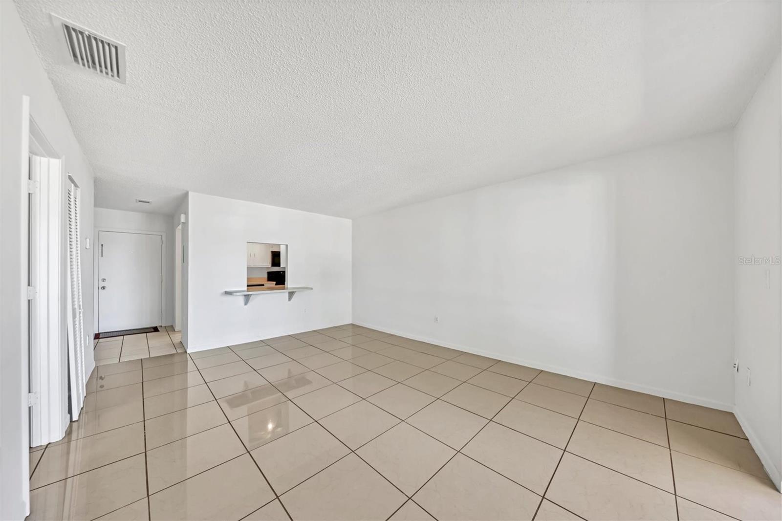 Image 6 of 31 For 5503 Fountain Lake Circle A204