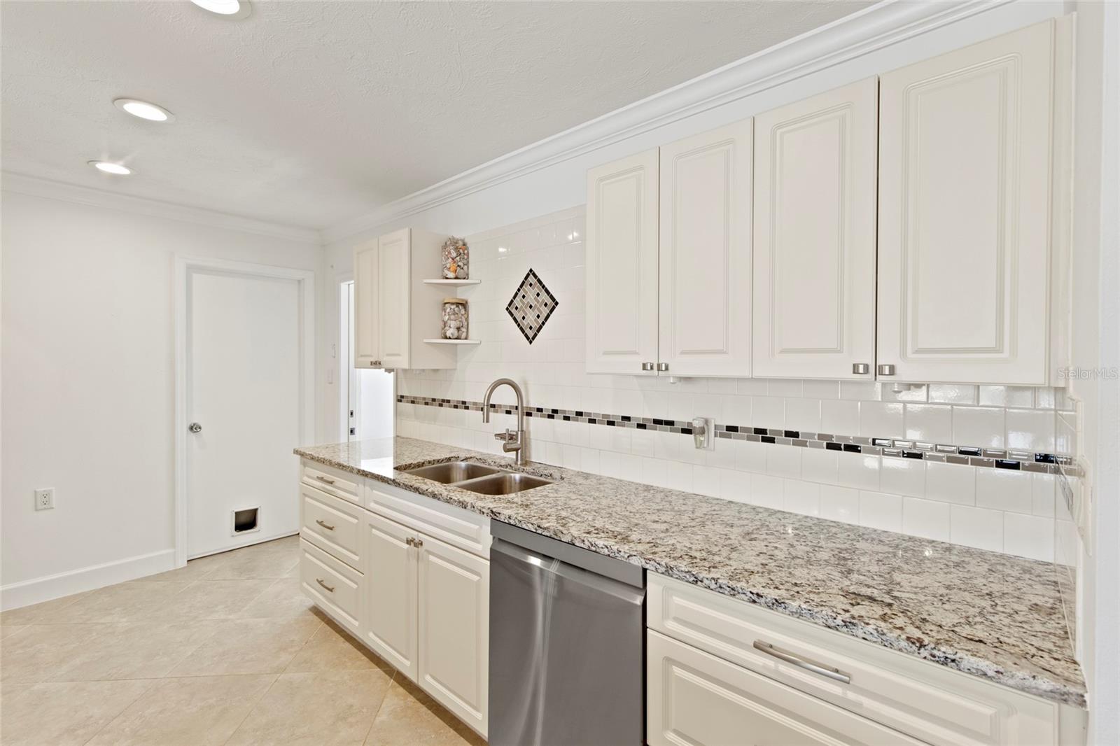 Image 11 of 23 For 6725 Roxbury Drive