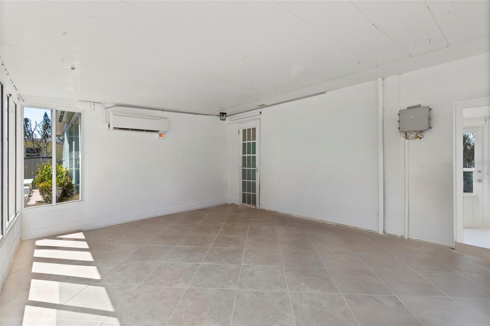 Image 19 of 23 For 6725 Roxbury Drive