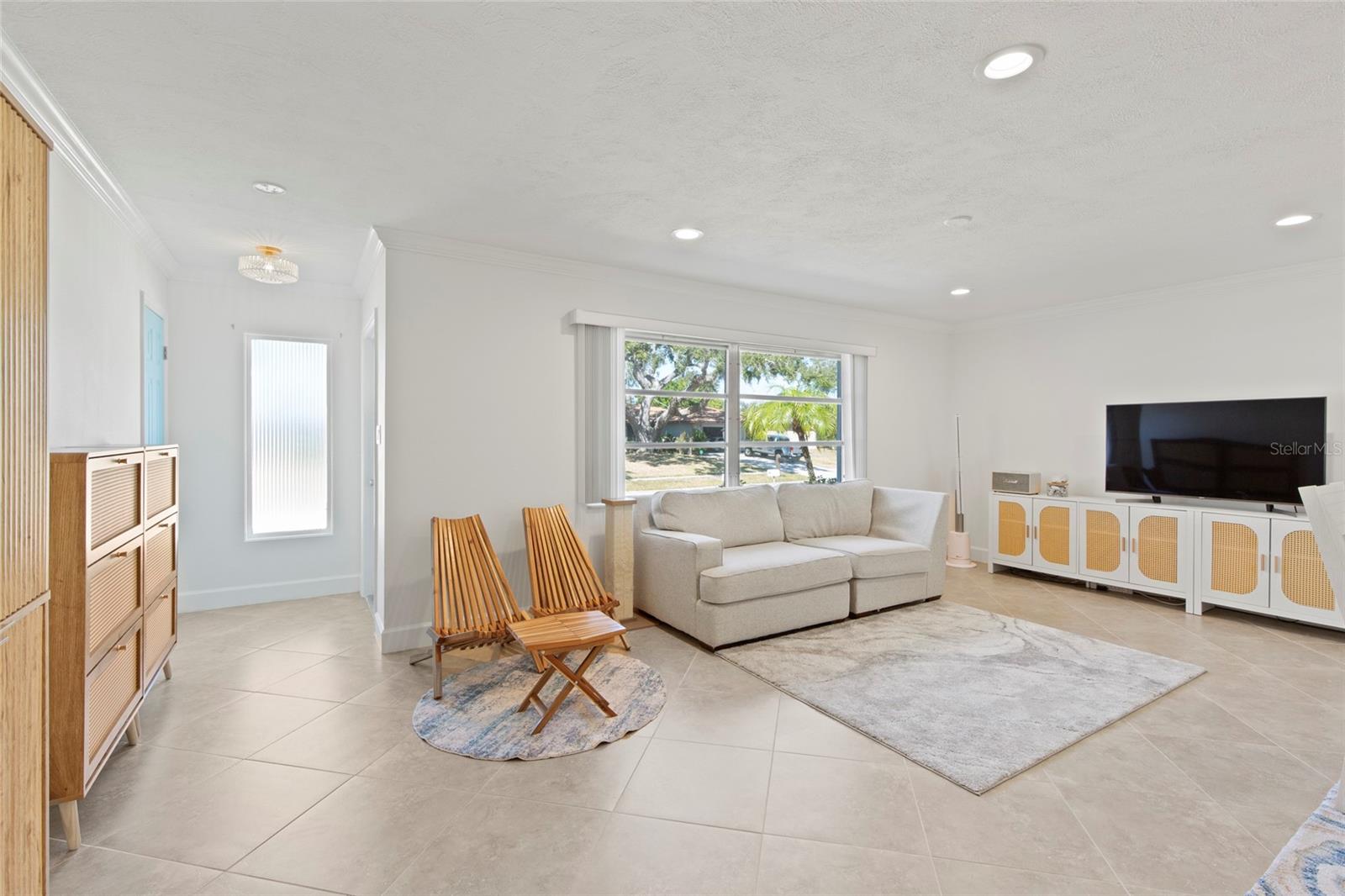 Image 3 of 23 For 6725 Roxbury Drive