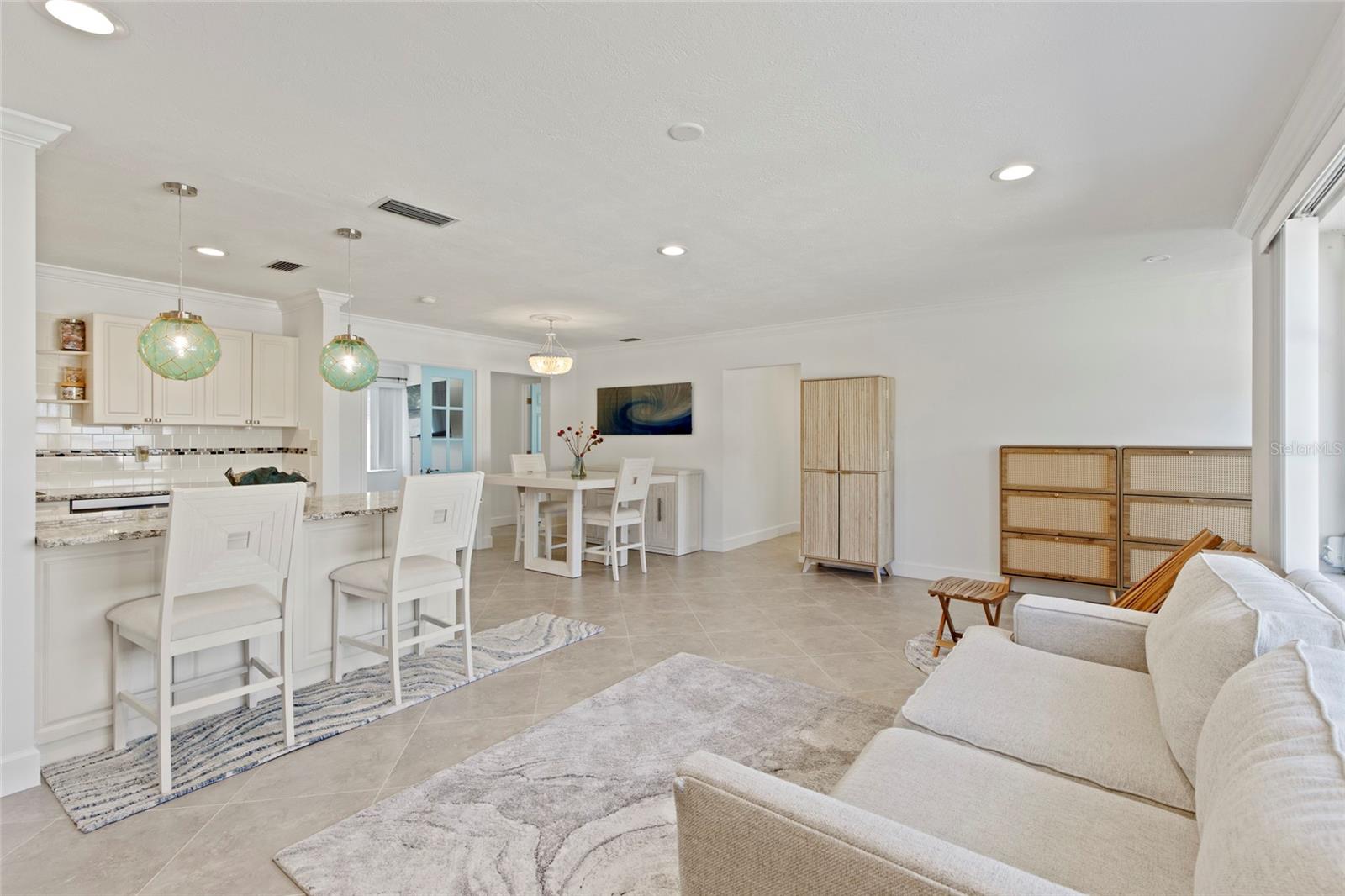 Image 4 of 23 For 6725 Roxbury Drive