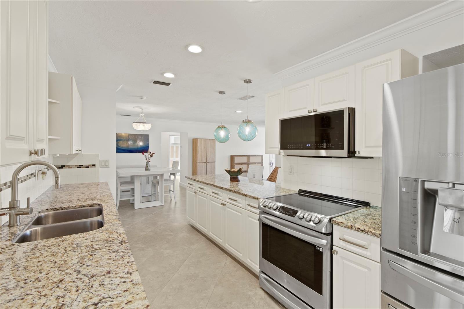 Image 9 of 23 For 6725 Roxbury Drive