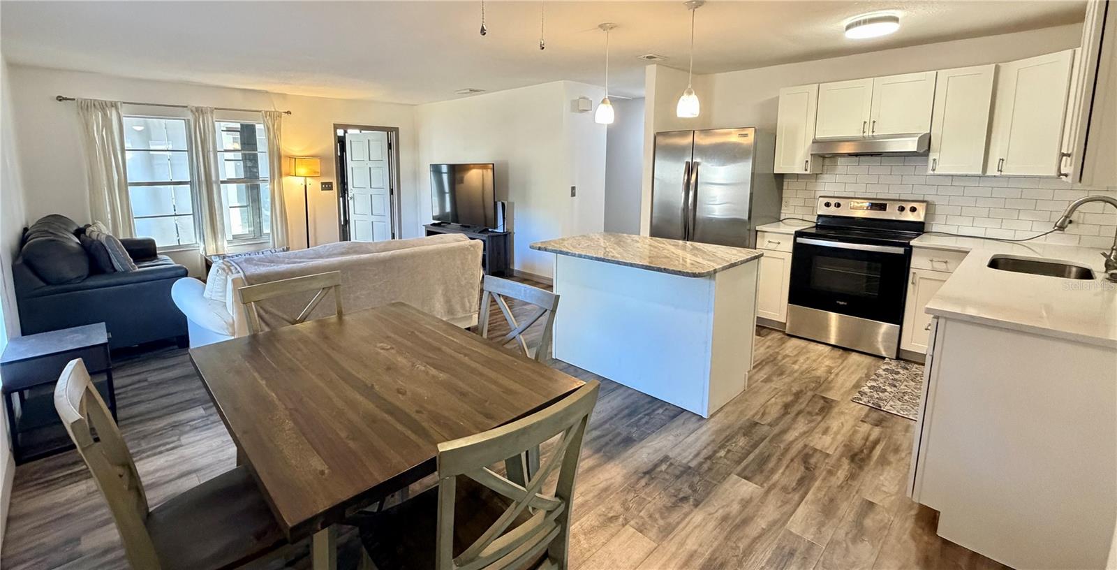 Listing photo id 8 for 3364 Ramblewood Way 12