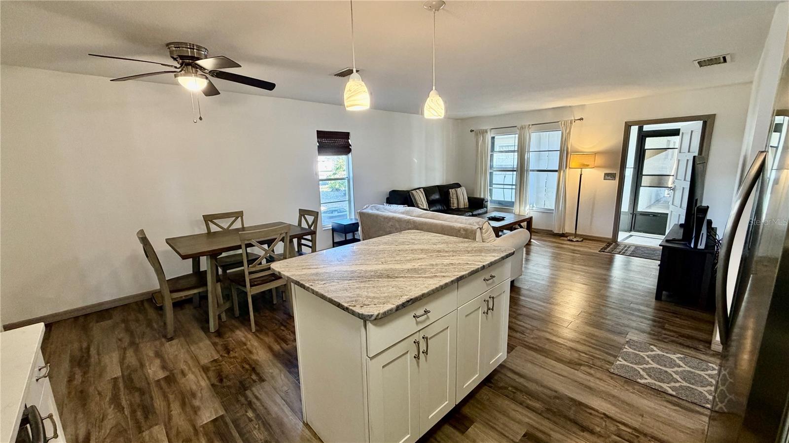 Listing photo id 9 for 3364 Ramblewood Way 12