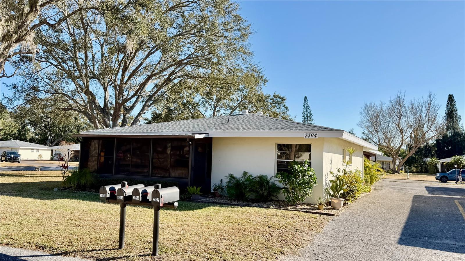 Listing photo id 1 for 3364 Ramblewood Way 12