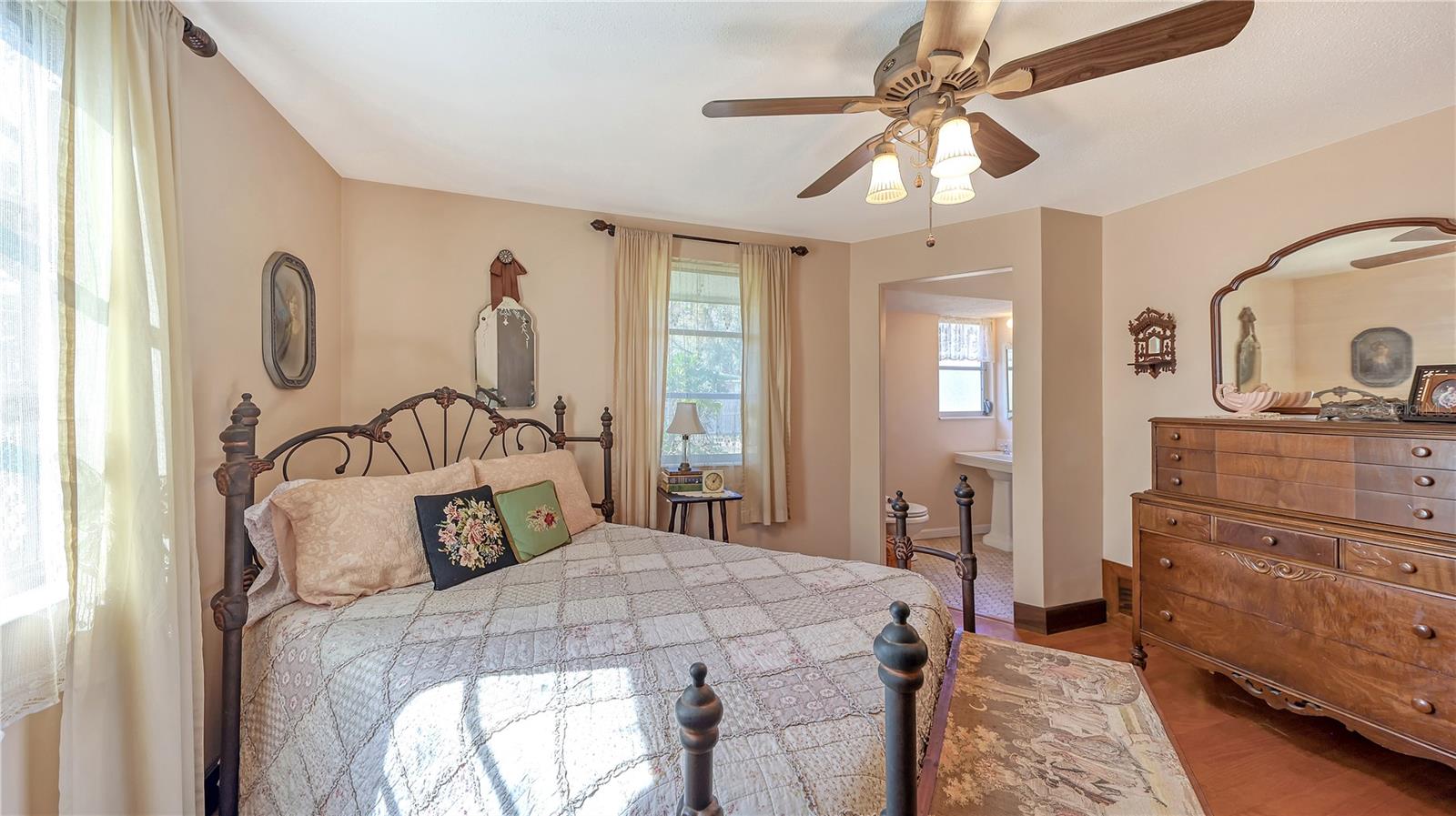 Image 10 of 27 For 5343 Barbarossa Avenue