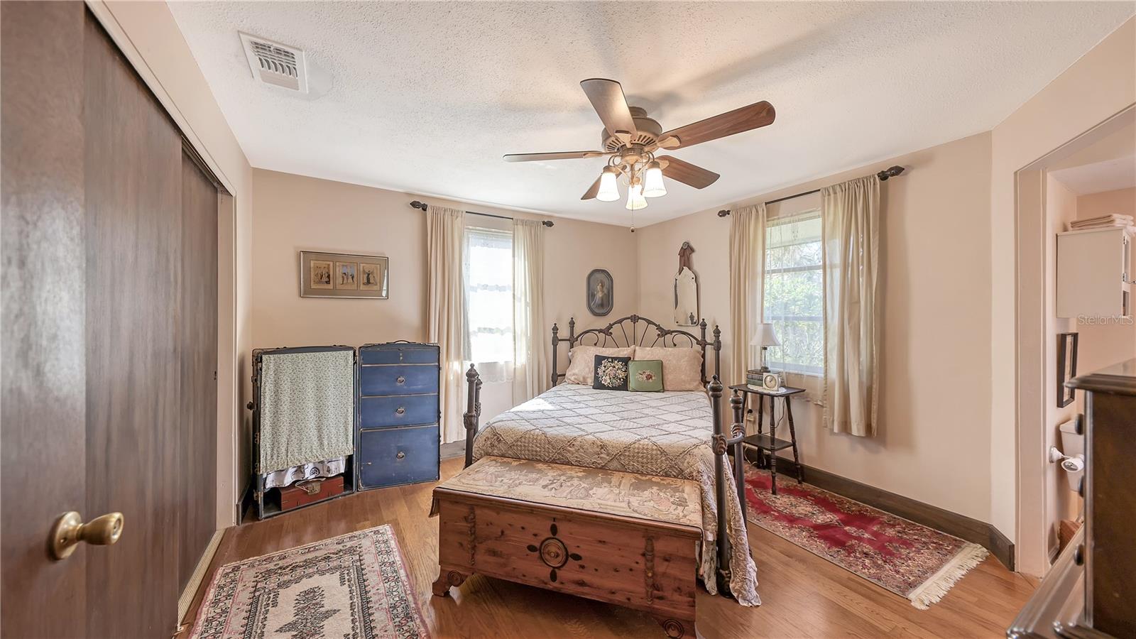 Image 11 of 27 For 5343 Barbarossa Avenue