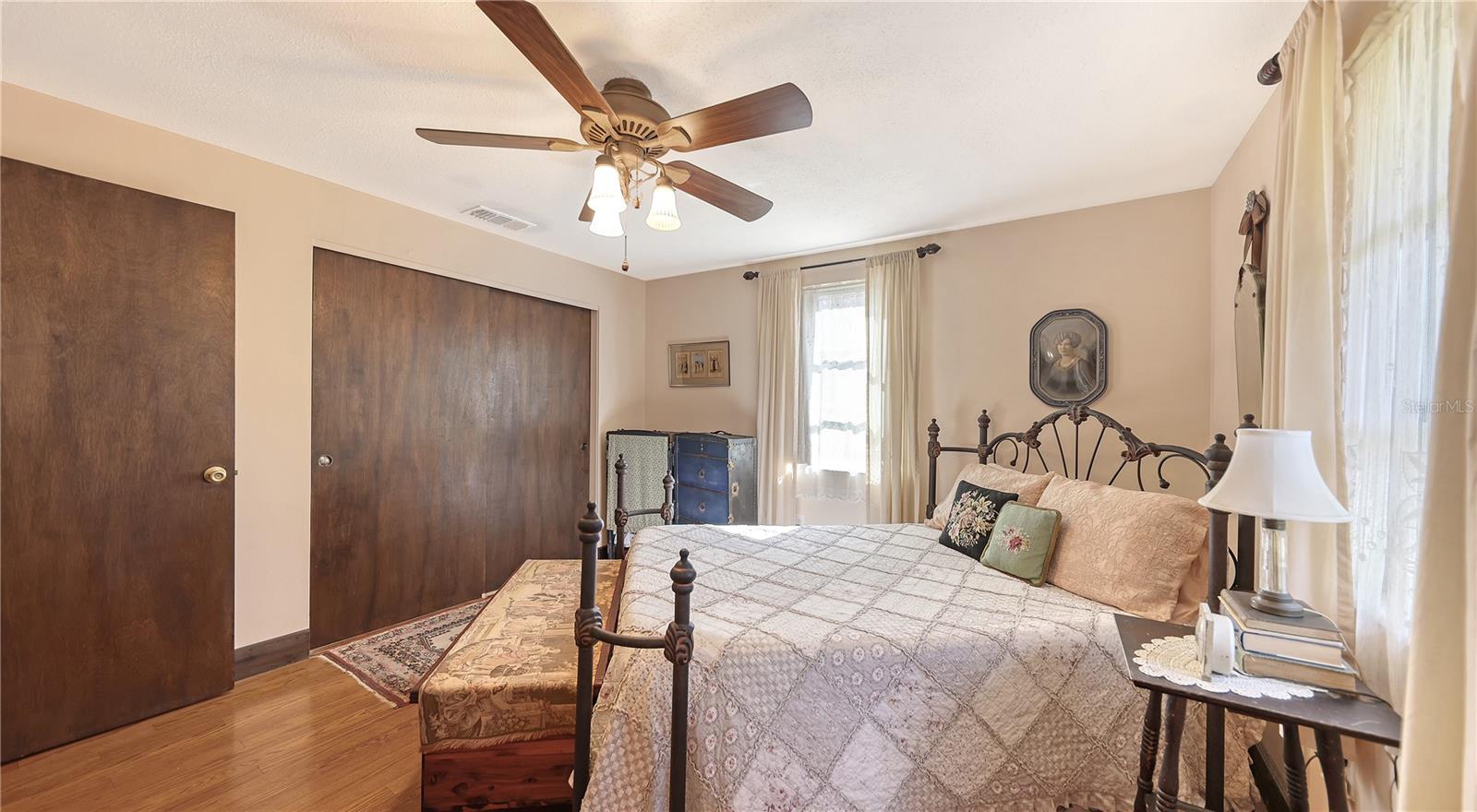 Image 12 of 27 For 5343 Barbarossa Avenue