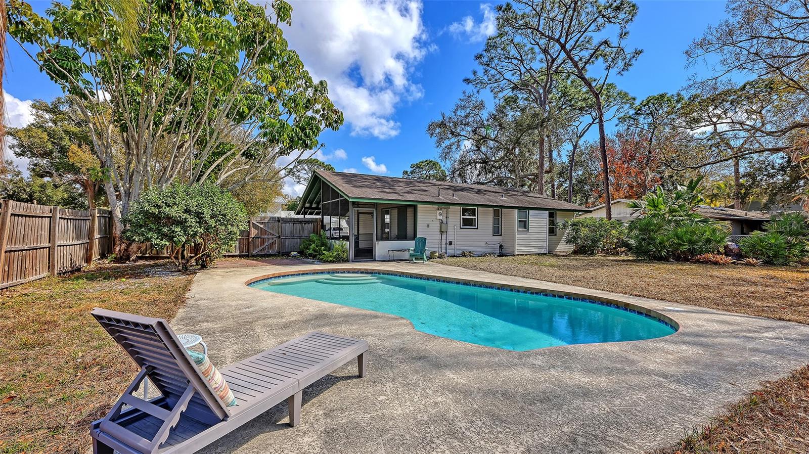 Image 23 of 27 For 5343 Barbarossa Avenue