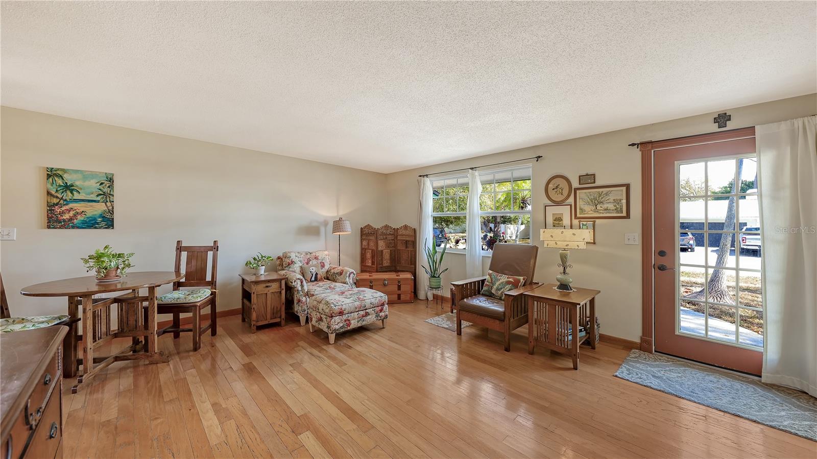 Image 4 of 27 For 5343 Barbarossa Avenue