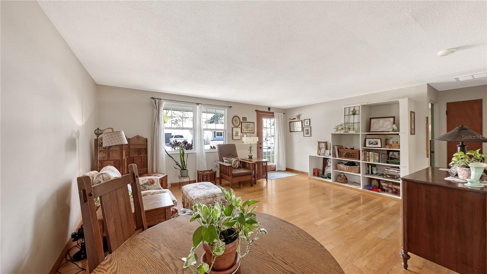 Image 6 of 27 For 5343 Barbarossa Avenue