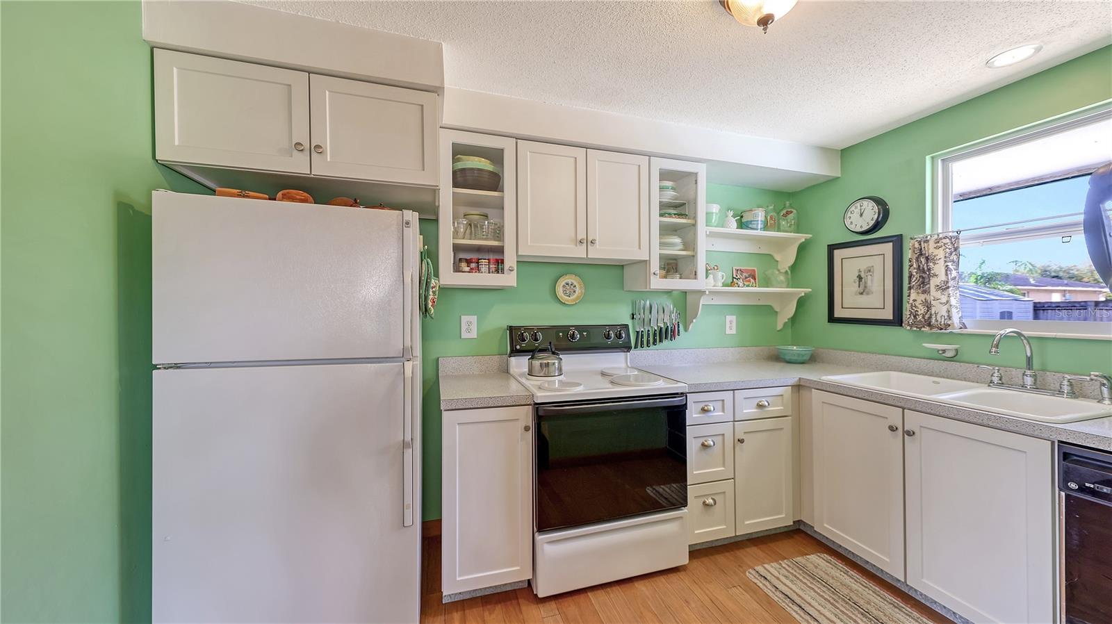 Image 7 of 27 For 5343 Barbarossa Avenue